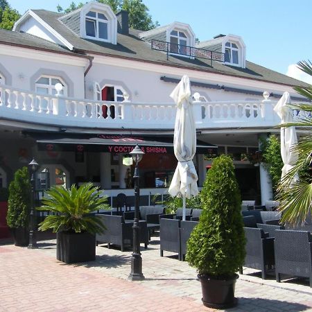 Bed and Breakfast Y Panzio Balatonlelle Exterior foto