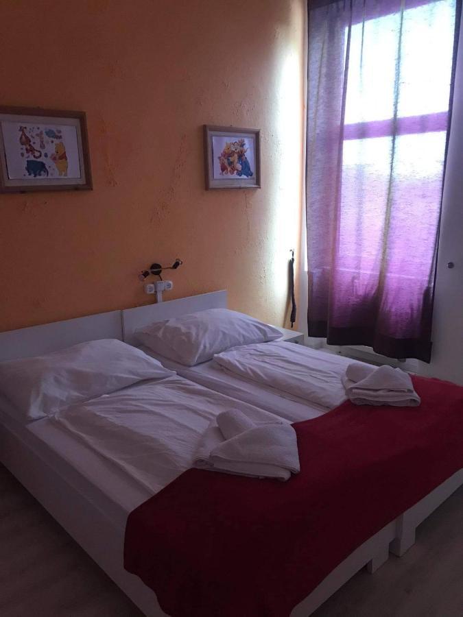 Bed and Breakfast Y Panzio Balatonlelle Exterior foto