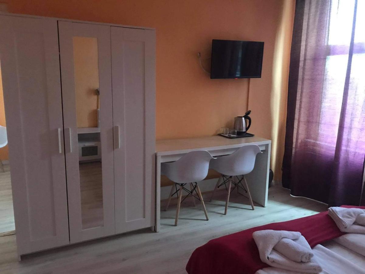 Bed and Breakfast Y Panzio Balatonlelle Exterior foto