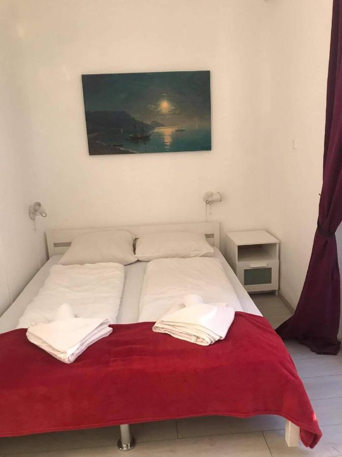 Bed and Breakfast Y Panzio Balatonlelle Exterior foto