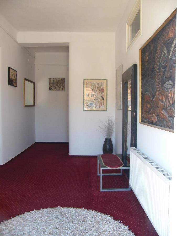 Bed and Breakfast Y Panzio Balatonlelle Exterior foto