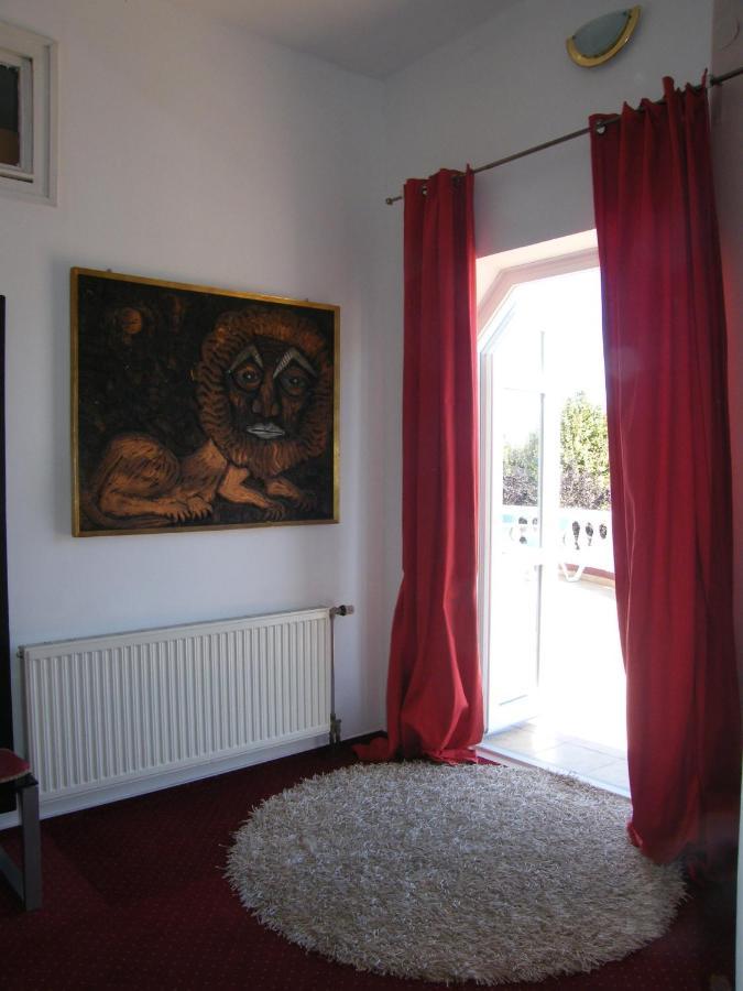Bed and Breakfast Y Panzio Balatonlelle Exterior foto